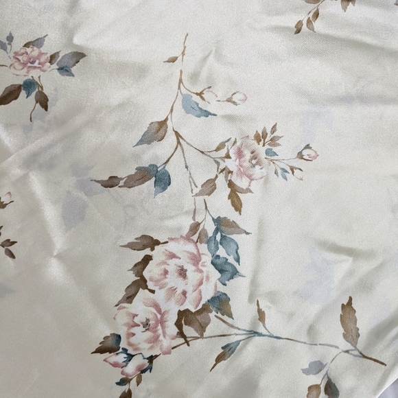 VTG Long Sleeve Floral Satin Cream Long Length Gown - Picture 6 of 12